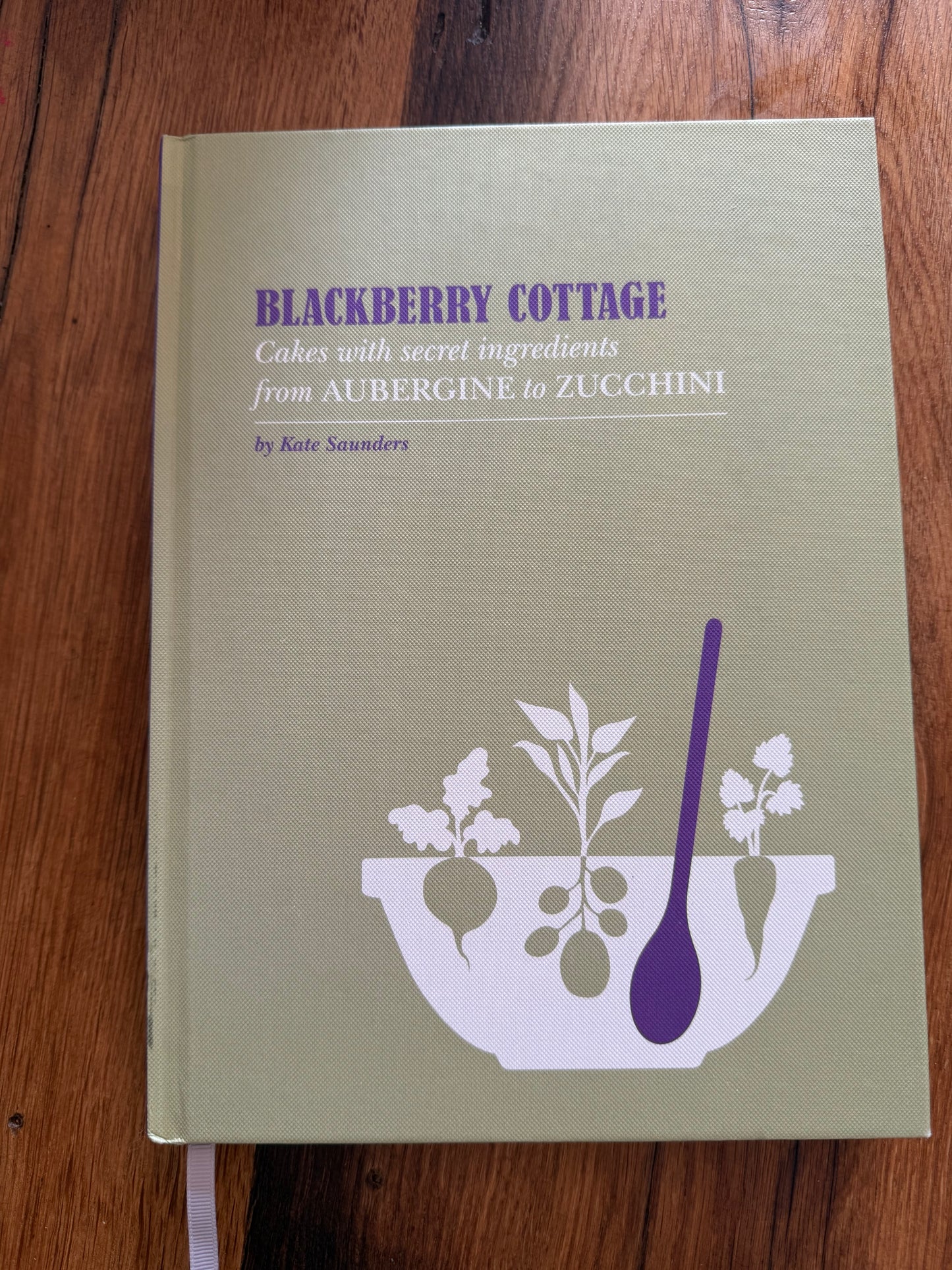 Blackberry Cottage - Cakes with Secret Ingredients: From Aubergine to Zucchini (Hardback, Second-Hand)